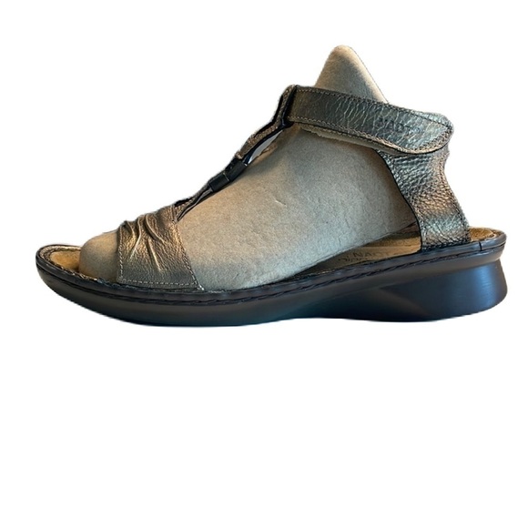 Sz10 (euro 41) Naot Cymbal Gladiator Sandal in Antique Gold GUC - Picture 5 of 16